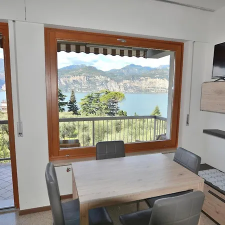 Daire La Perla With Pool Malcesine